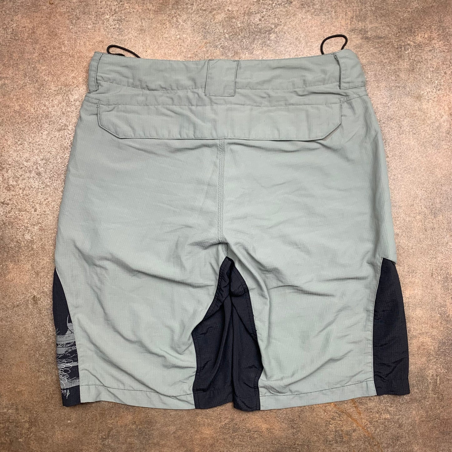 Oakley 00s baggy MTB graphic shorts (L)