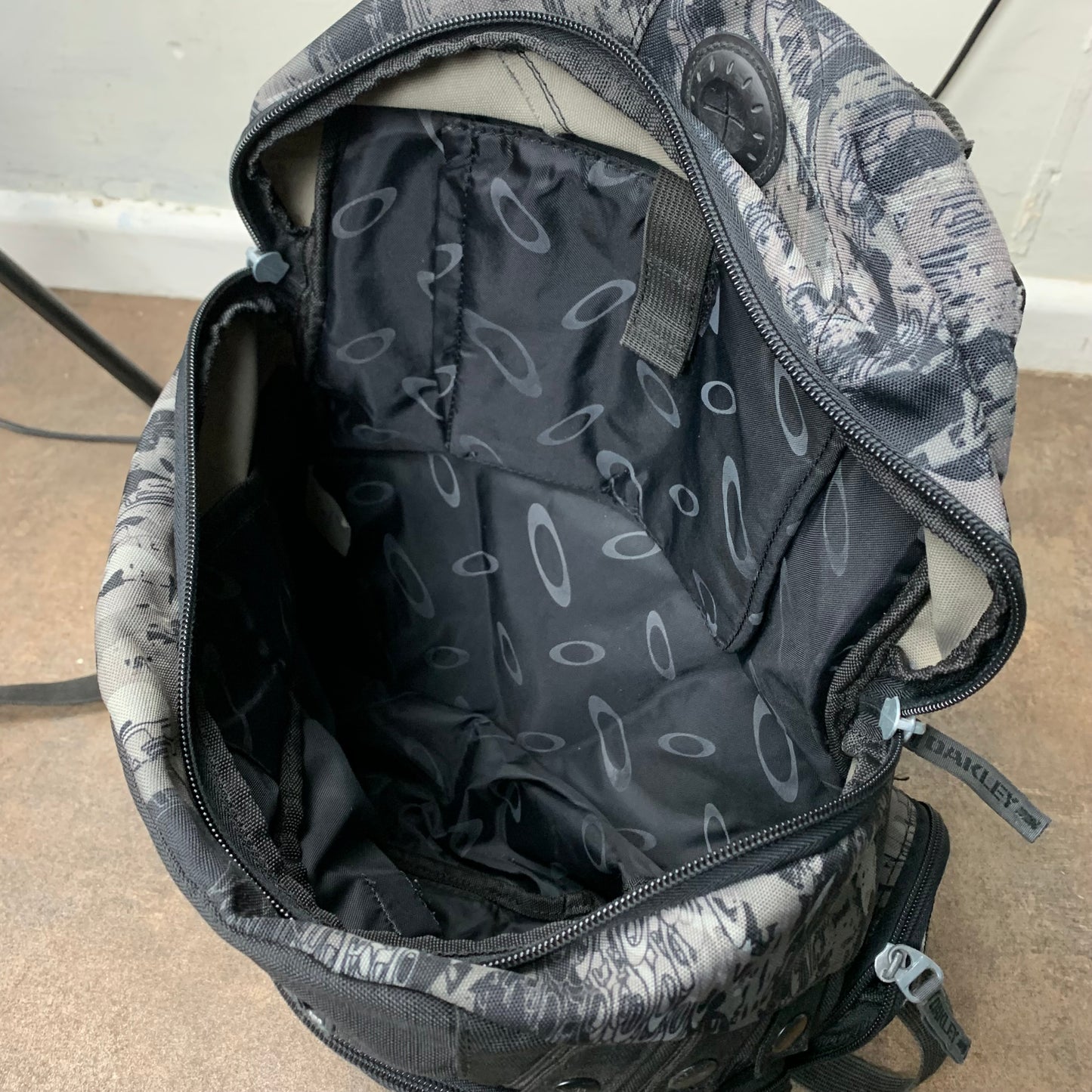 Oakley 00s Planetary Pack camo backpack