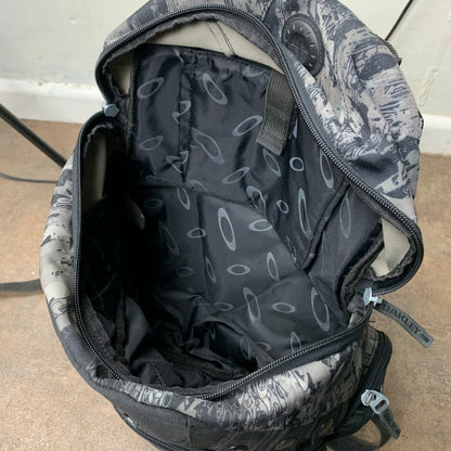Oakley 00s Planetary Pack camo backpack