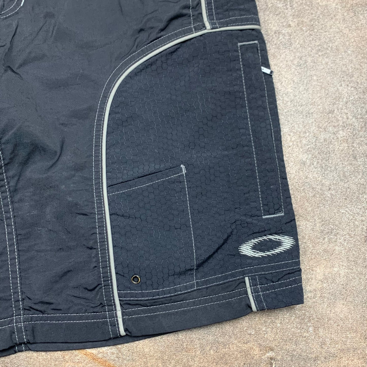 Oakley Software 90s baggy cargo shorts (30")