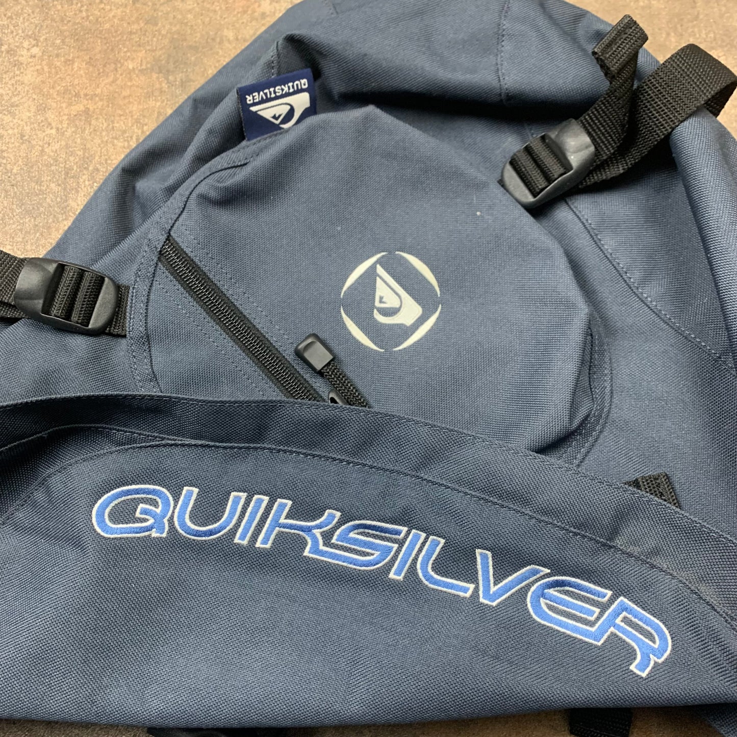 Quiksilver 00s graphic blue sling bag