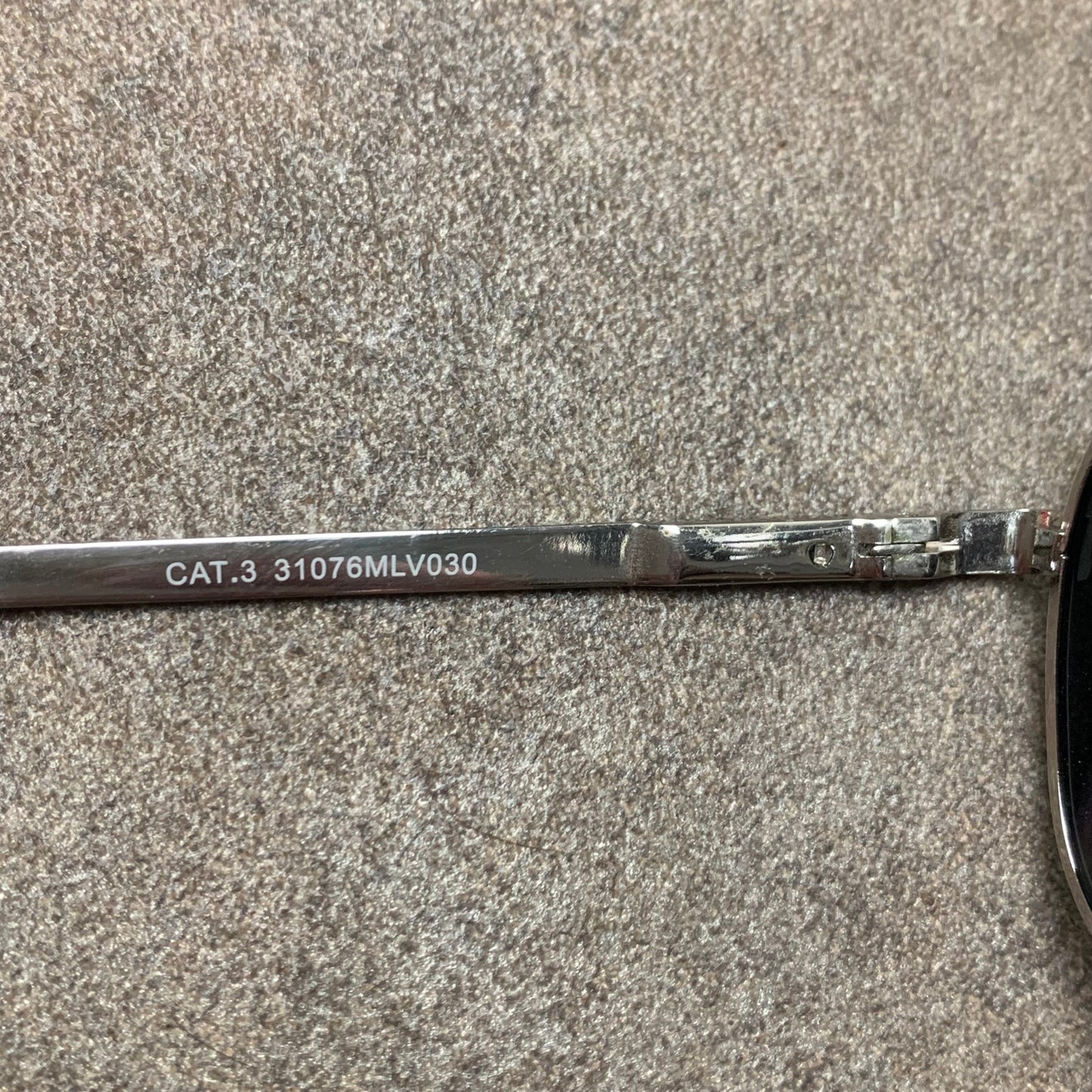 Levi’s aviator sunglasses