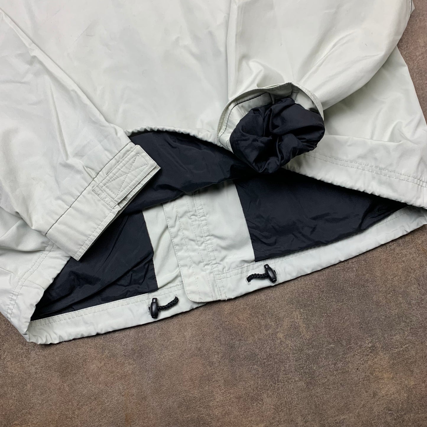 O'Neill 00s white graphic jacket