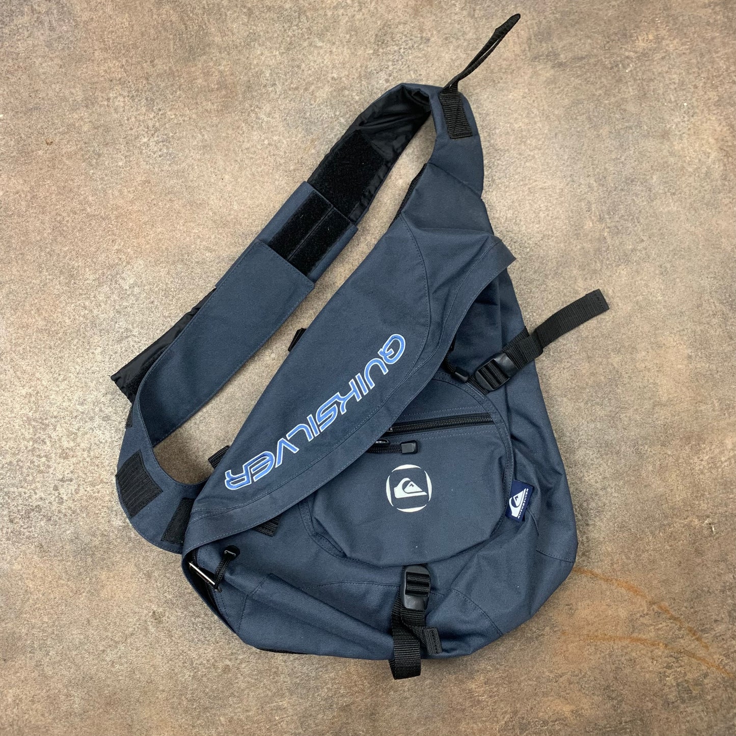 Quiksilver 00s graphic blue sling bag