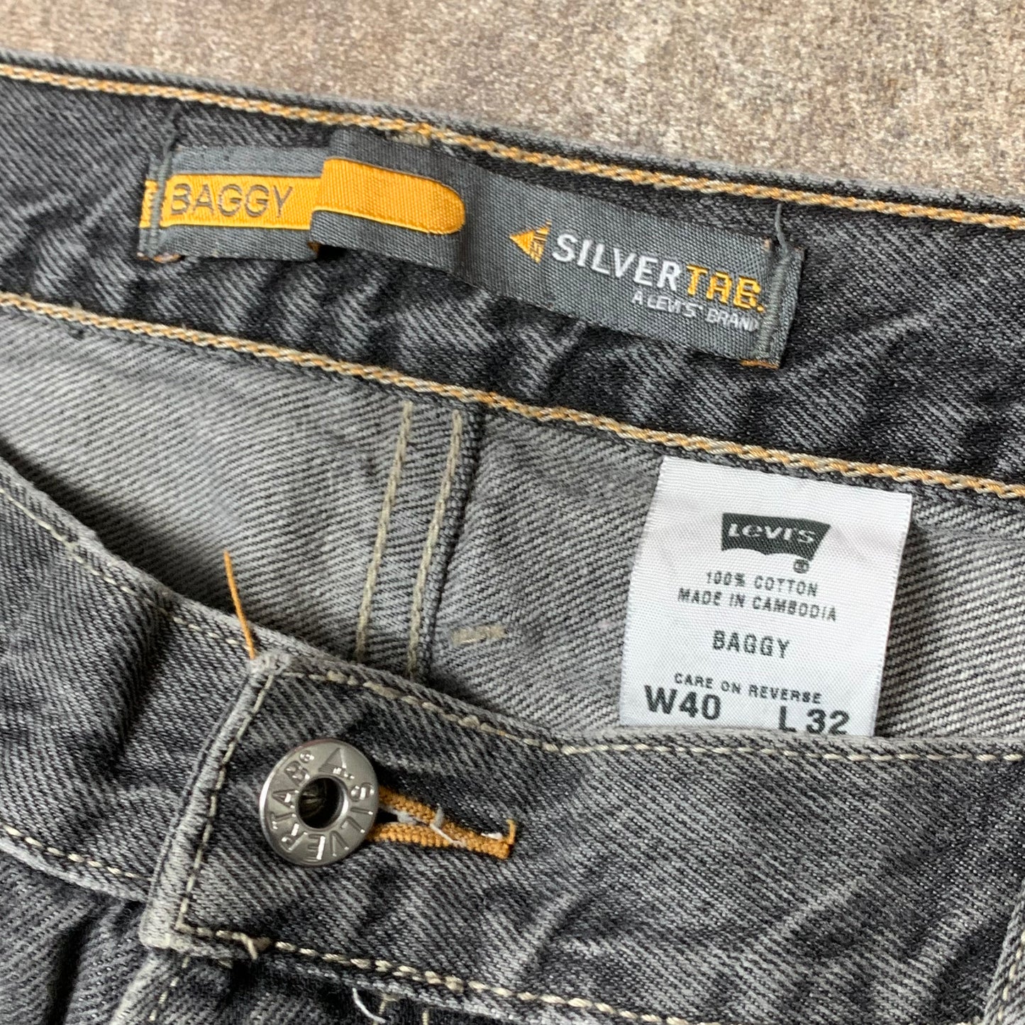 Levi's Silvertab 00s baggy faded jeans (40")