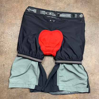 Oakley 00s baggy MTB graphic shorts (L)