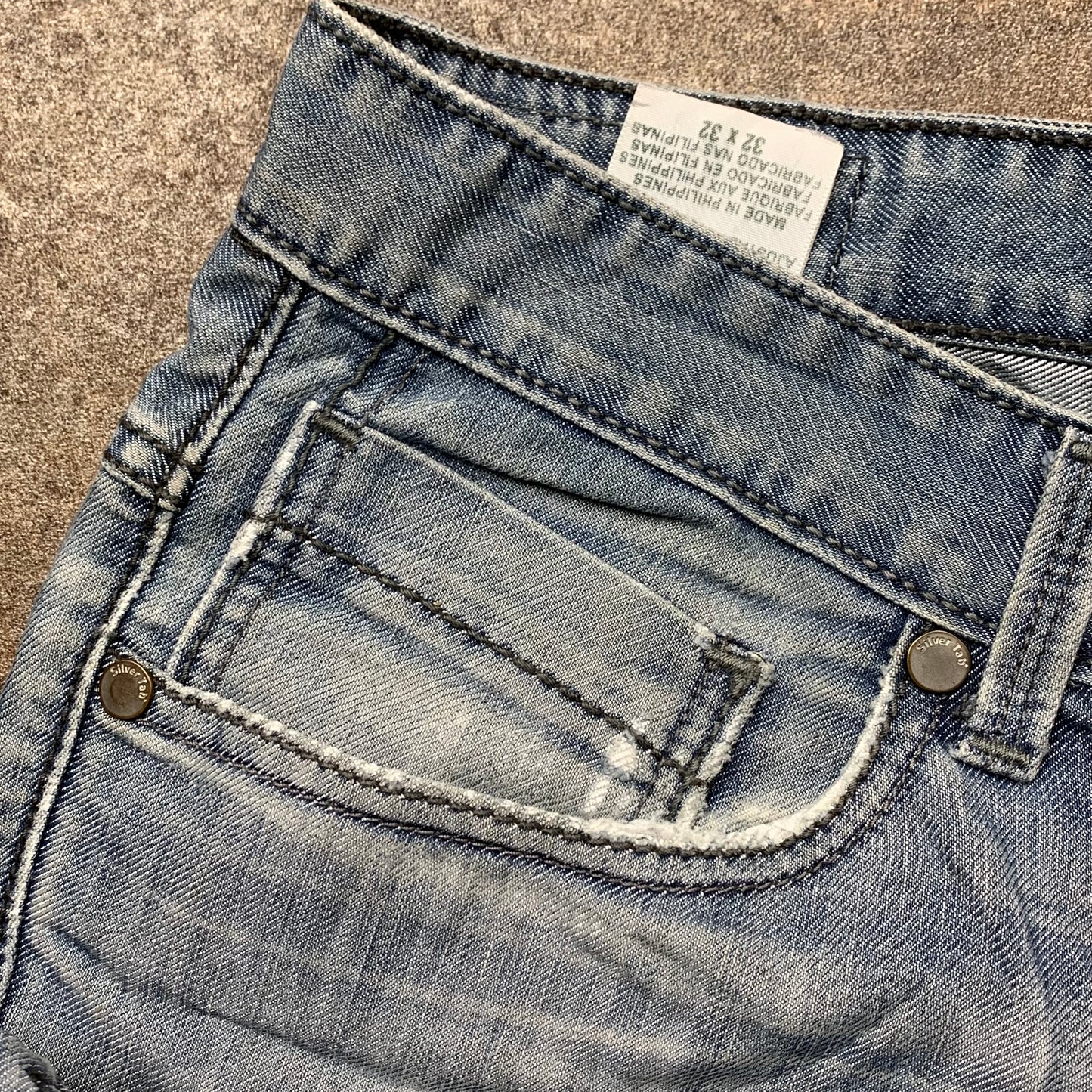 Levi's Silvertab 00s slim fit ripped jeans (32")