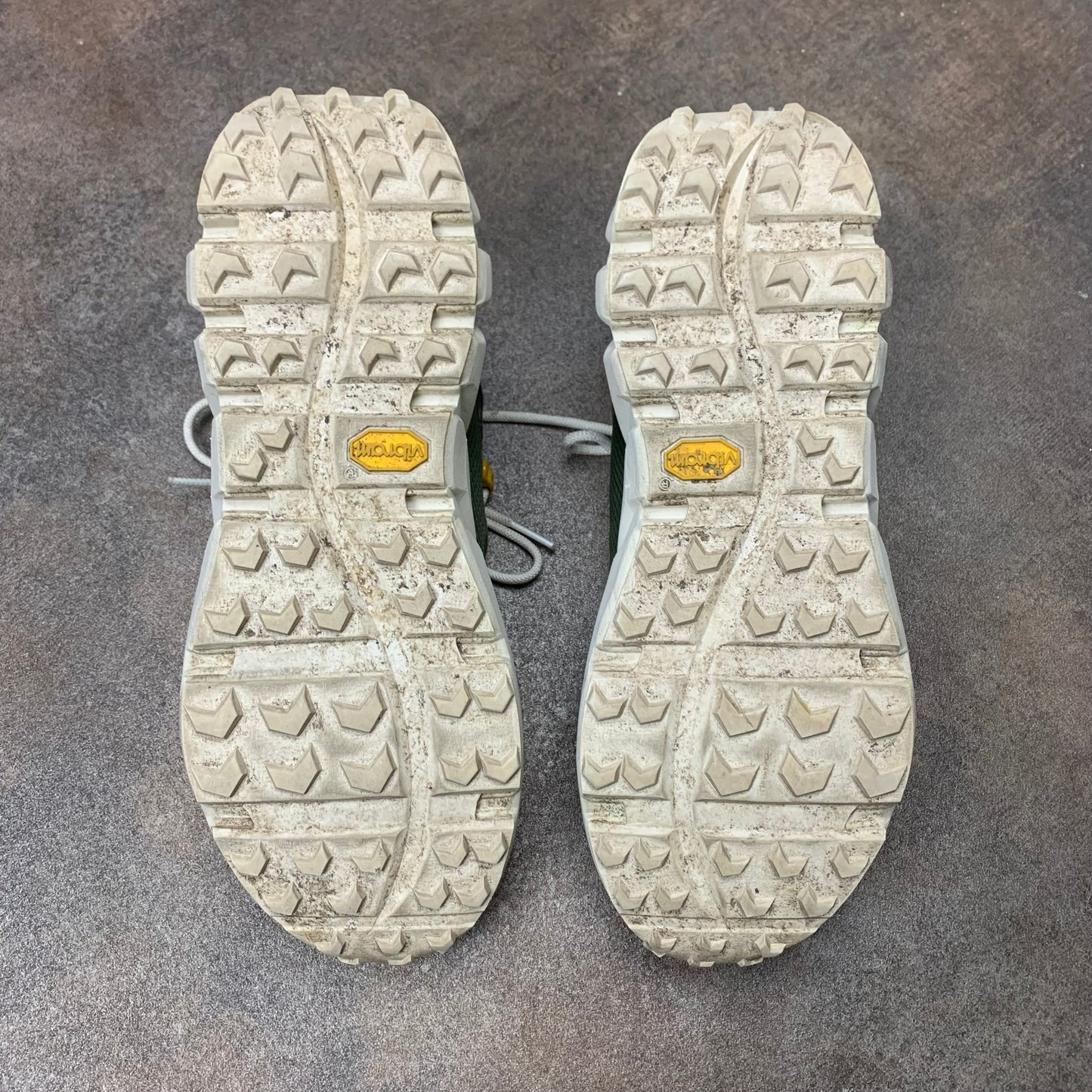 Oakley khaki cream running trainers (7)