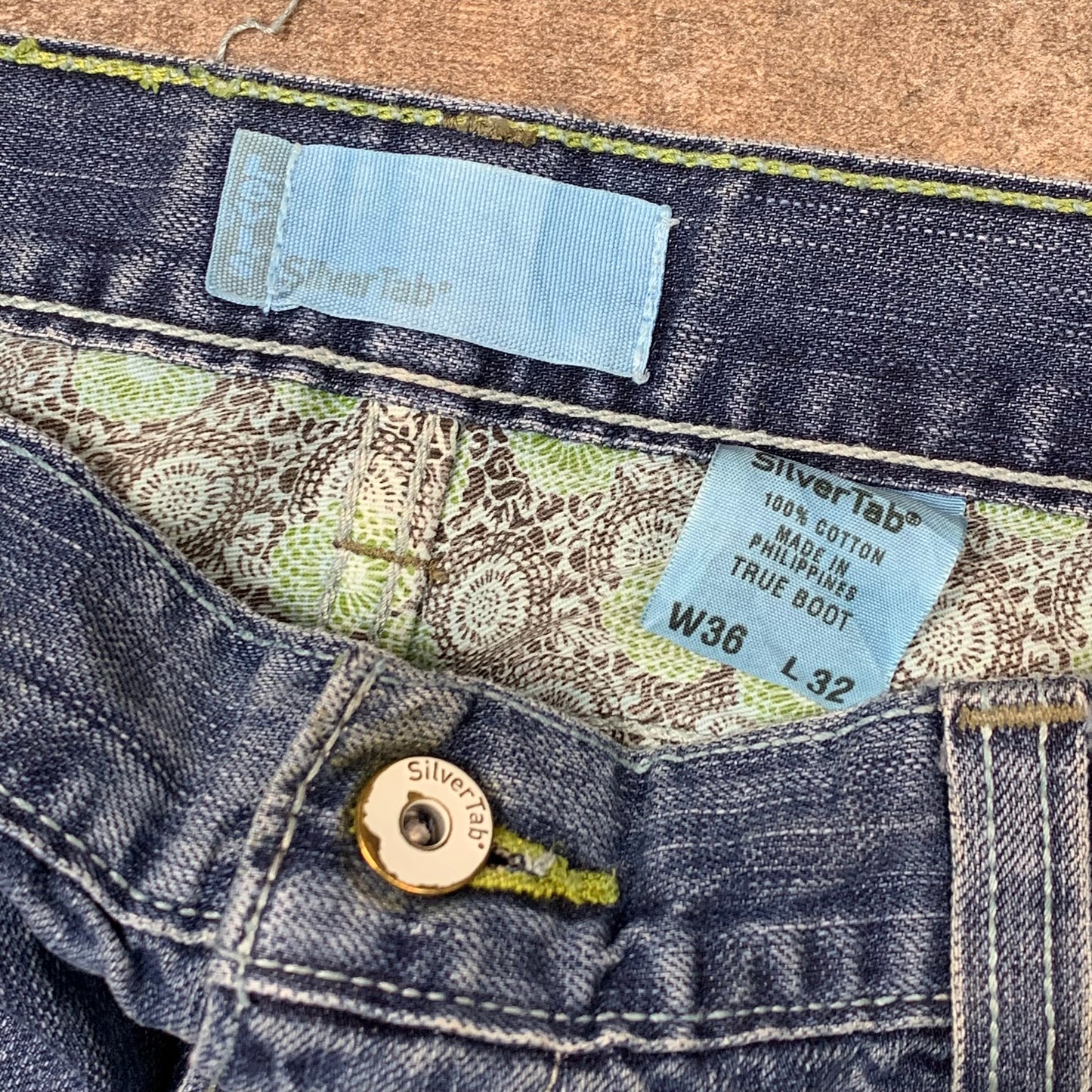 Levi's Silvertab 00s flared faded jeans (36")