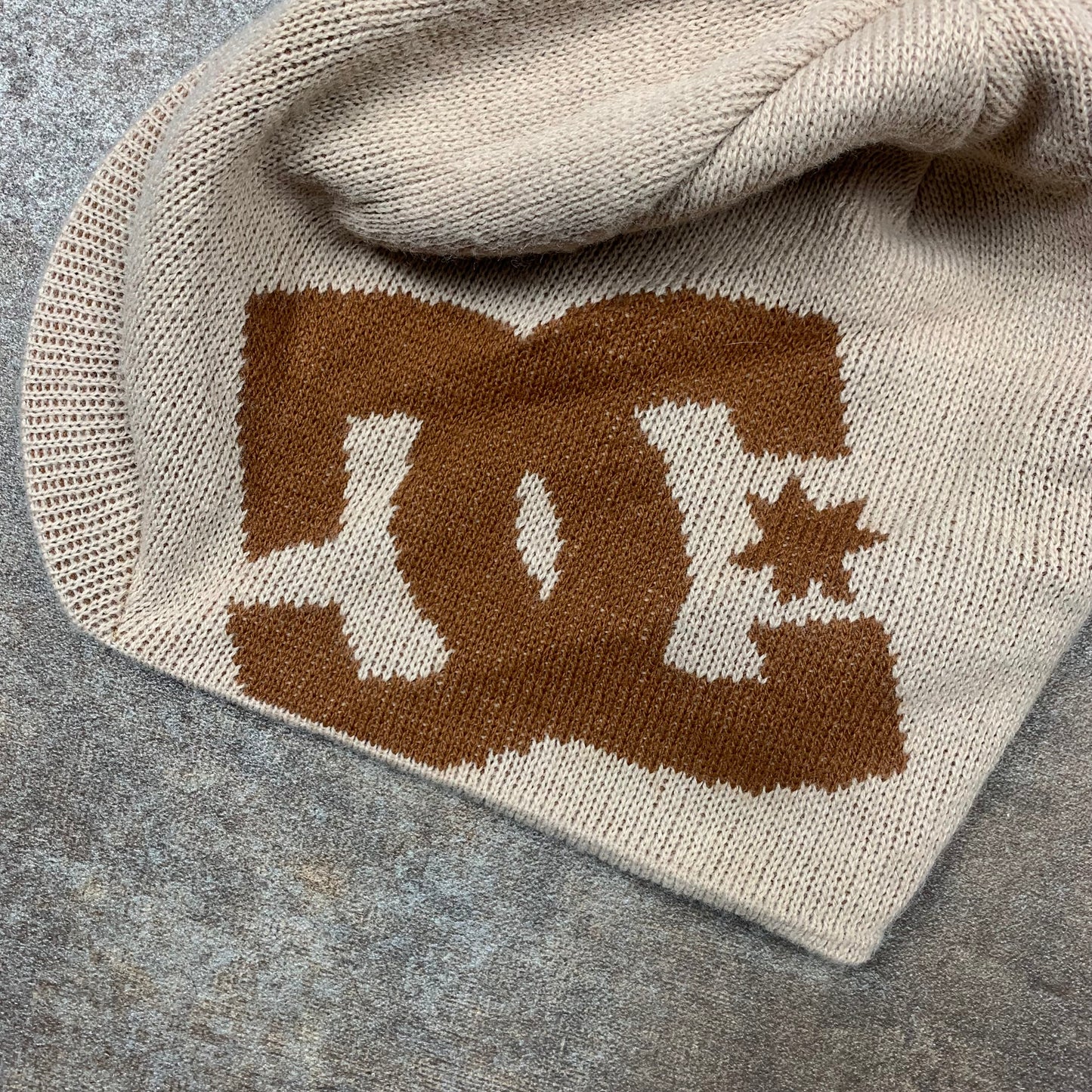 DC Shoes 00s graphic brim beanie