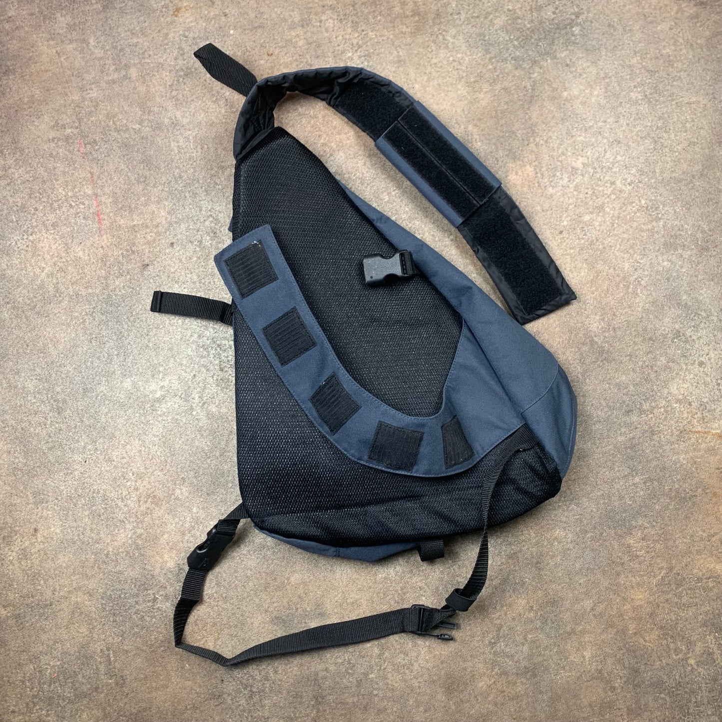 Quiksilver 00s graphic blue sling bag