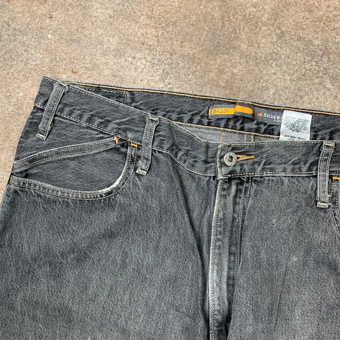 Levi's Silvertab 00s baggy faded jeans (40")