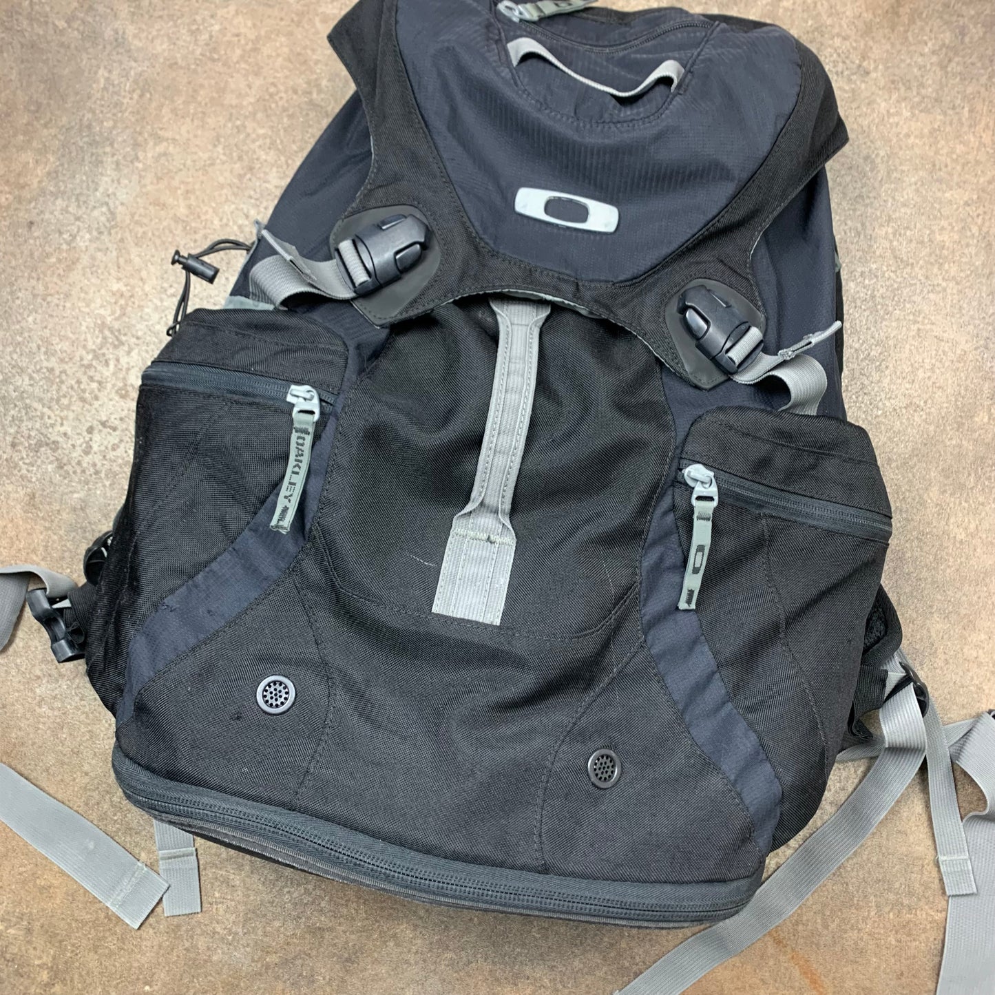 Oakley 00s large utilised backpack