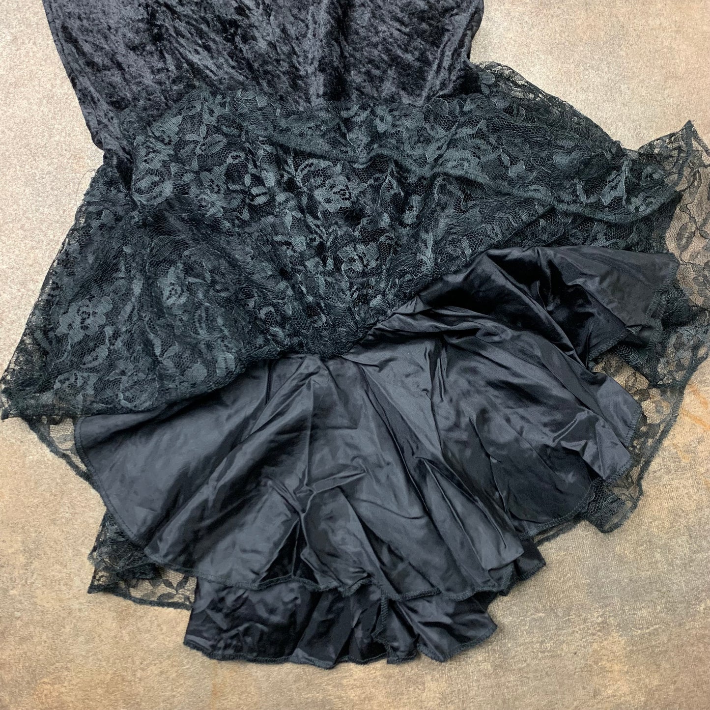 Tripp NYC 90s black velvet maxi skirt (S)