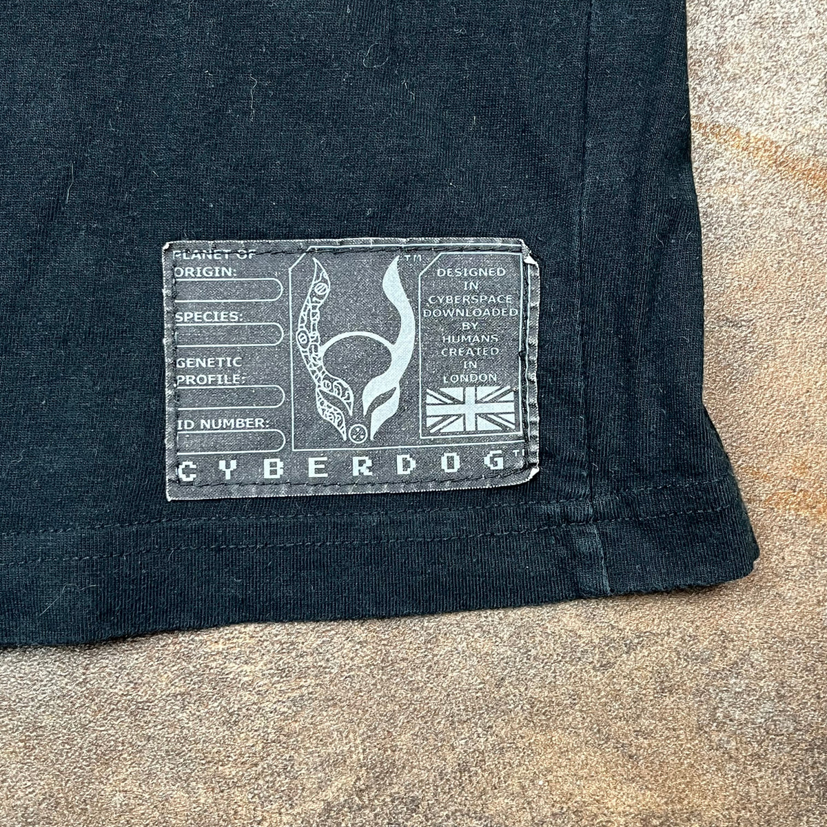 Cyberdog 00s spine graphic tee (M)