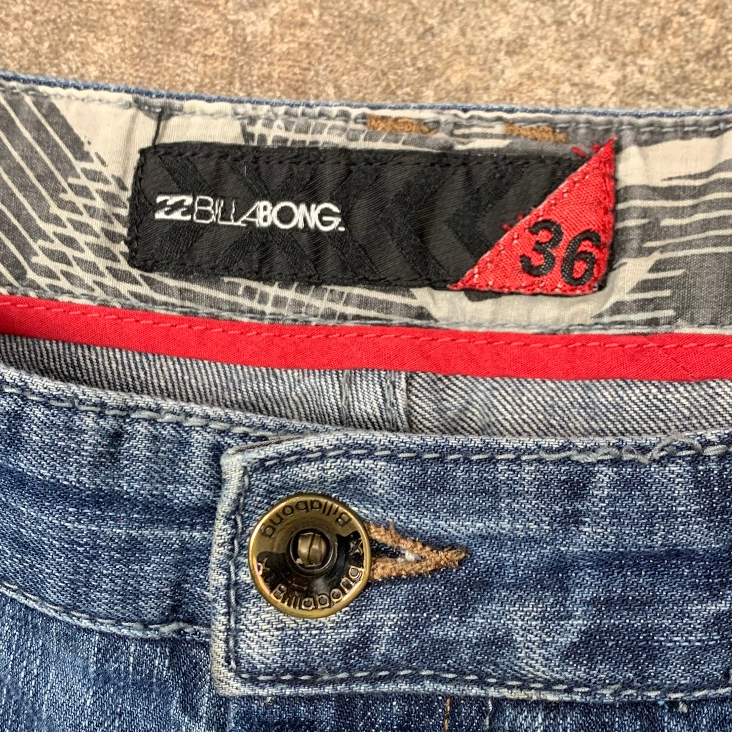 Billabong 00s baggy graphic jeans (36")