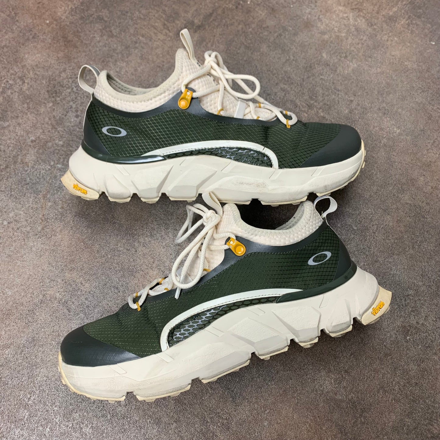 Oakley khaki cream running trainers (7)