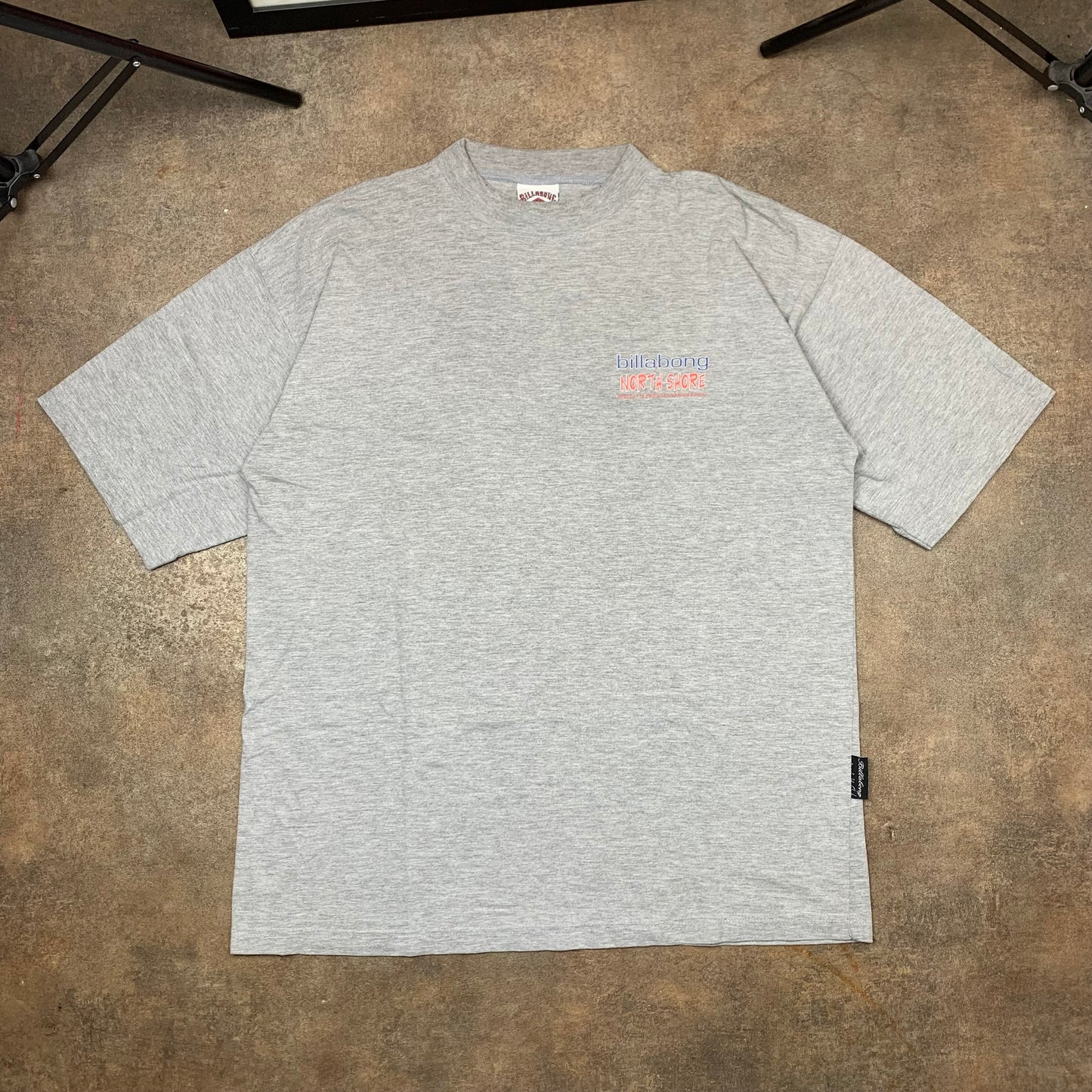 Billabong 90s graphic tee (L)