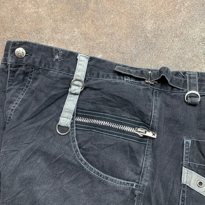 Tripp NYC 00s black baggy grunge cargo jorts