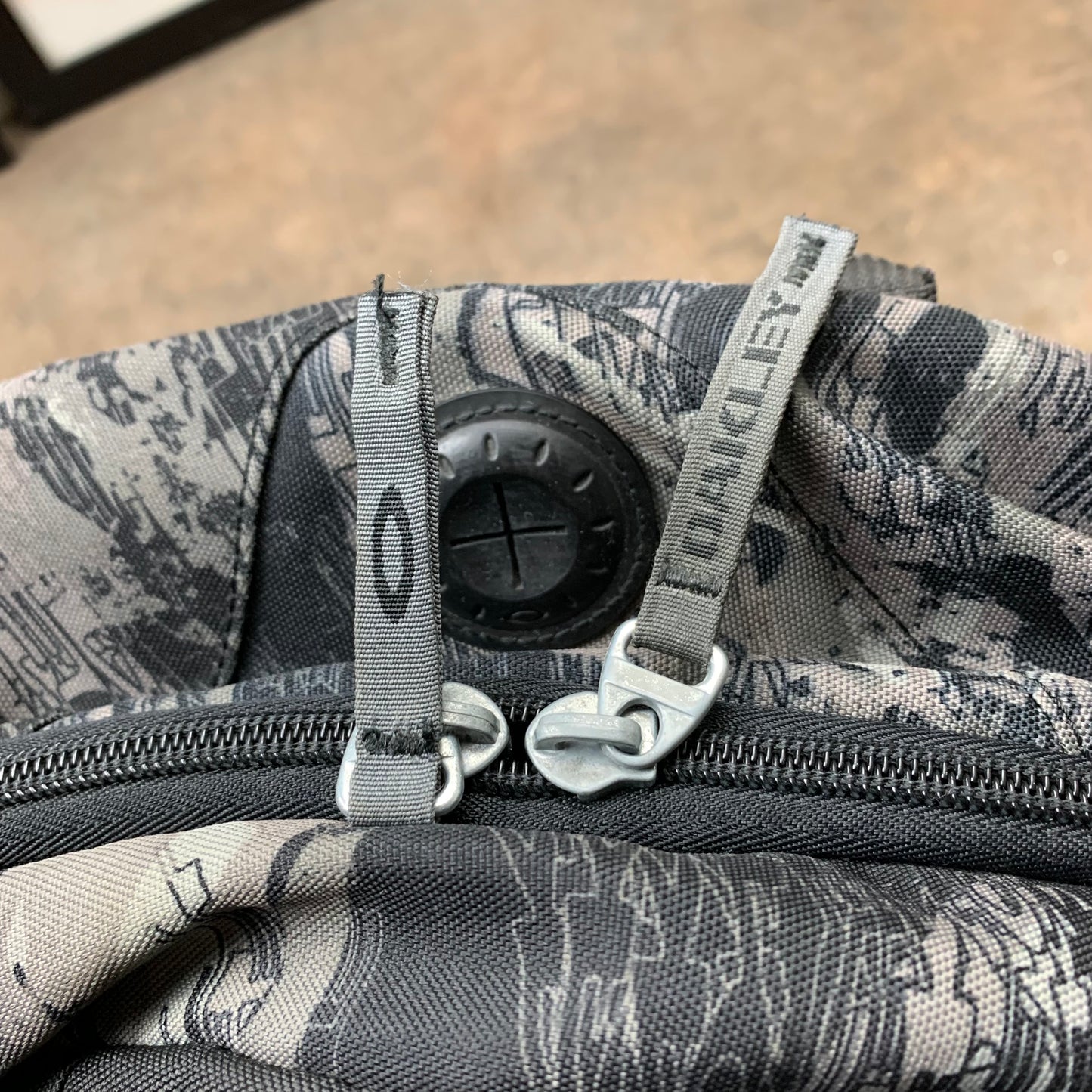 Oakley 00s Planetary Pack camo backpack