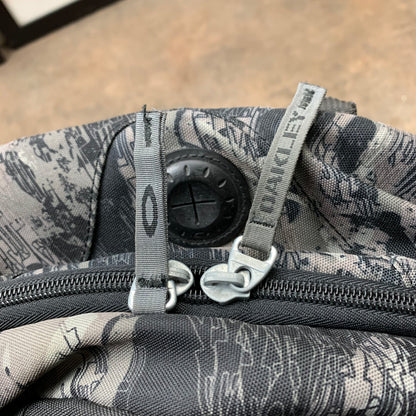 Oakley 00s Planetary Pack camo backpack