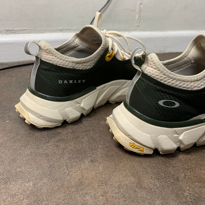 Oakley khaki cream running trainers (7)
