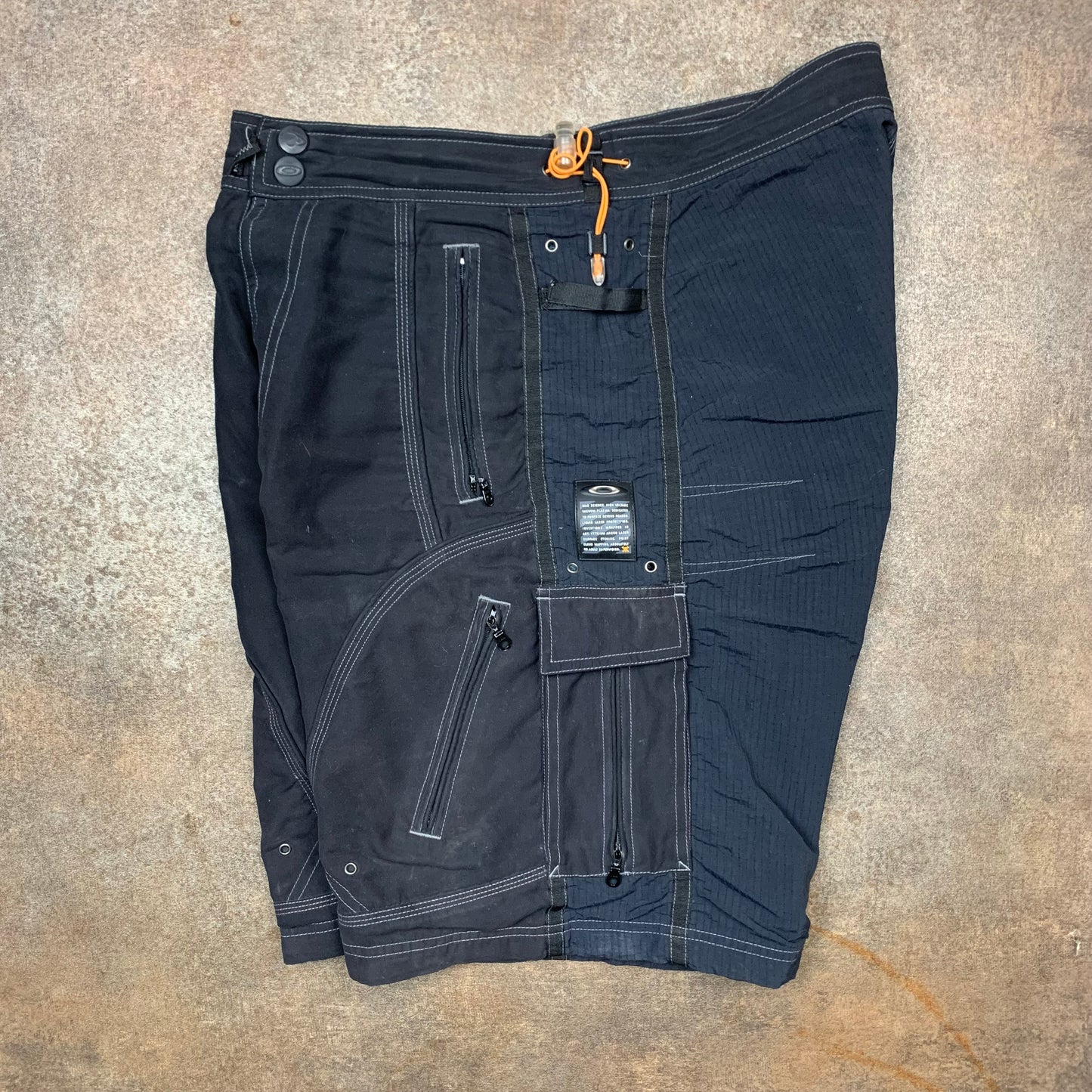 Oakley Software 90s utilised baggy shorts (M)
