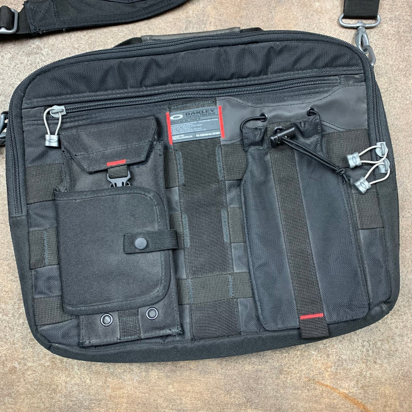 Oakley 00s technical messenger bag