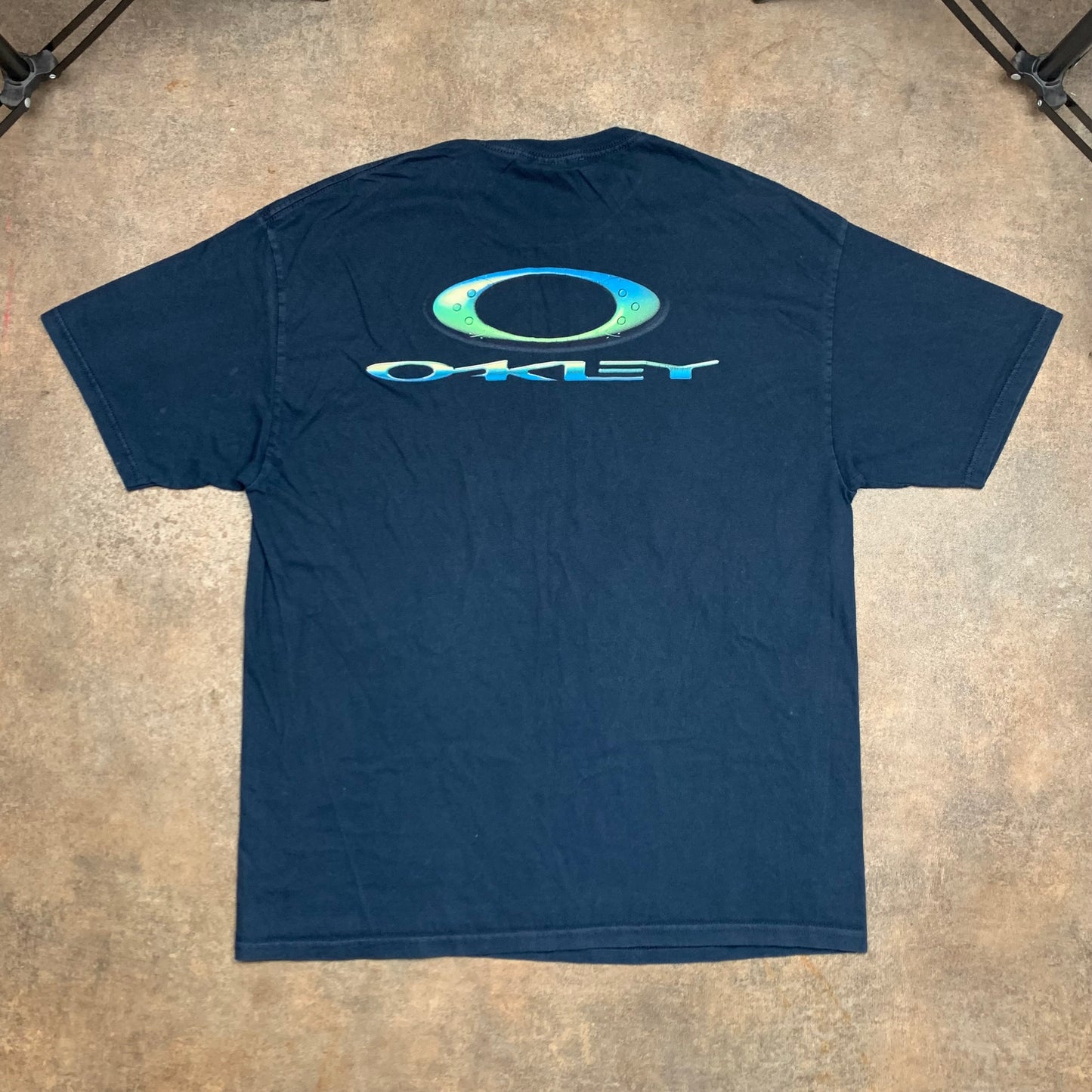 Oakley 00s navy blue graphic tee
