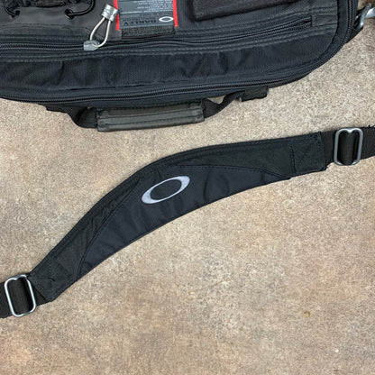 Oakley 00s technical messenger bag