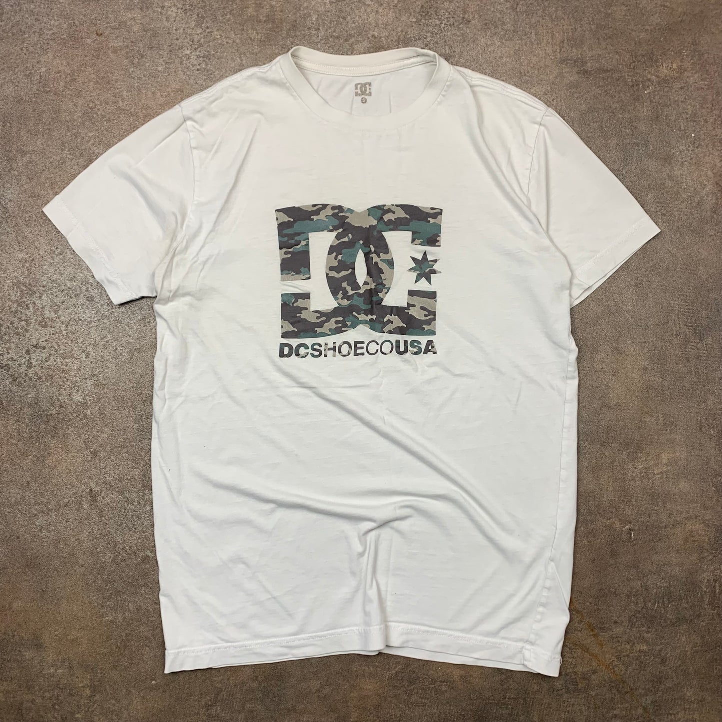 DC Shoes 00s camo graphic tee (S)