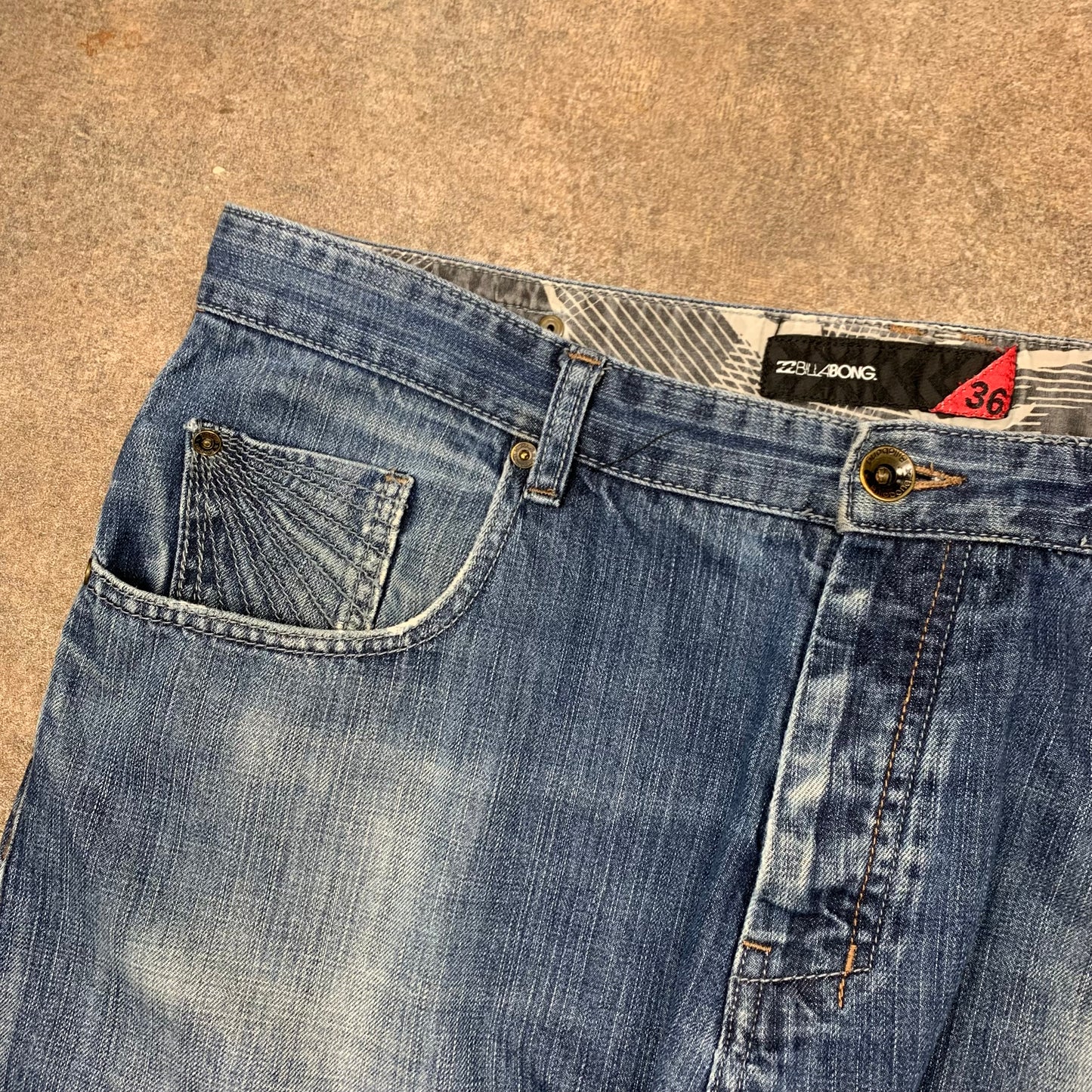 Billabong 00s baggy graphic jeans (36")