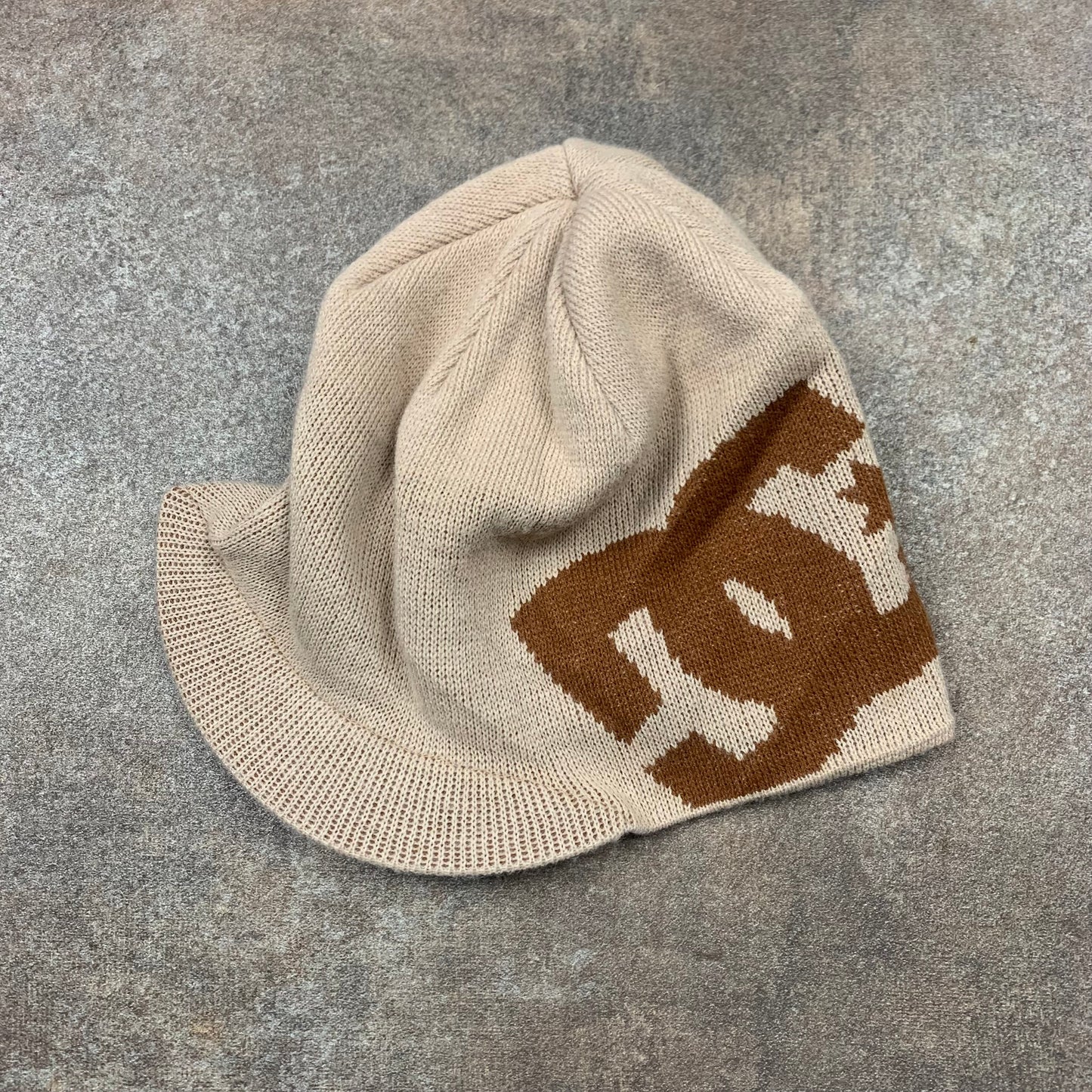 DC Shoes 00s graphic brim beanie