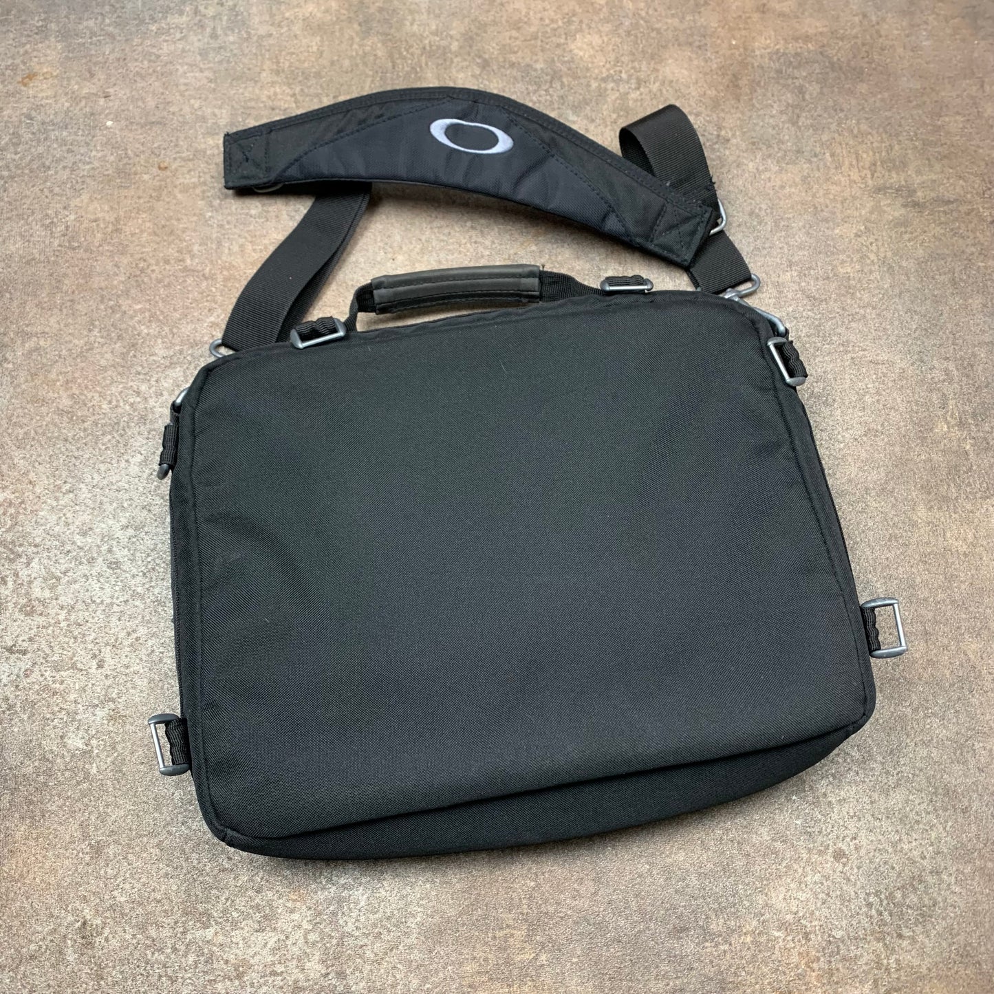 Oakley 00s technical messenger bag