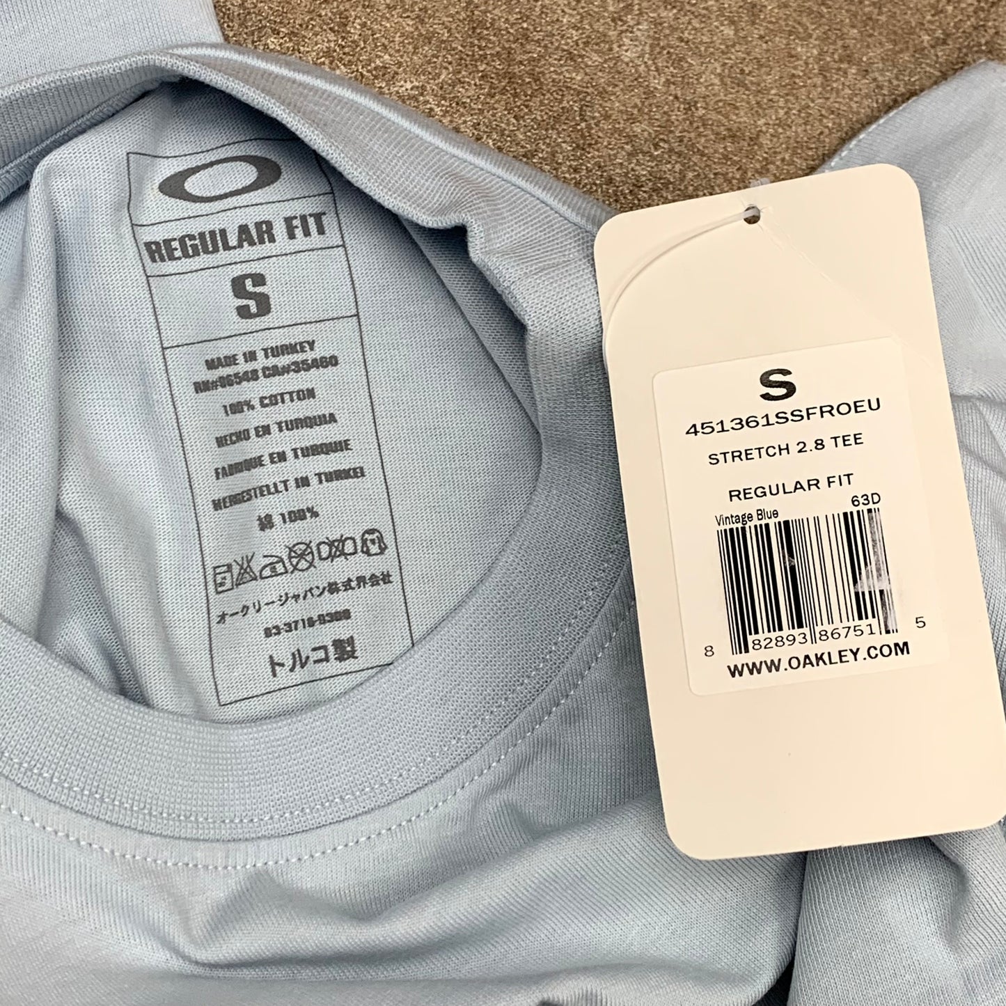 Oakley 00s deadstock cut and sewn tee