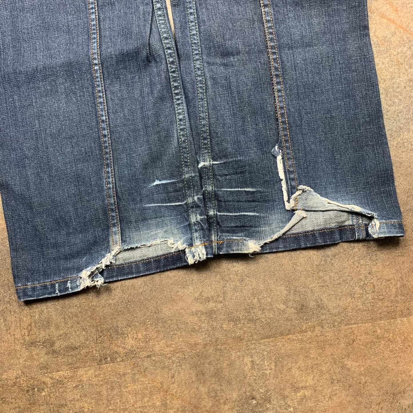 Bench 00s baggy faded navy jeans (34")