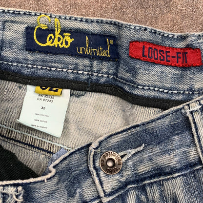Ecko Unltd. 00s pale grey baggy graphic jorts