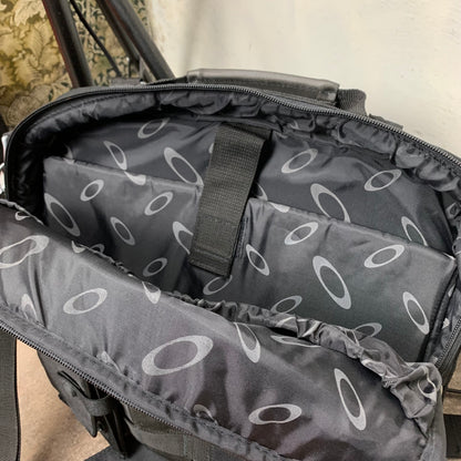 Oakley 00s technical messenger bag