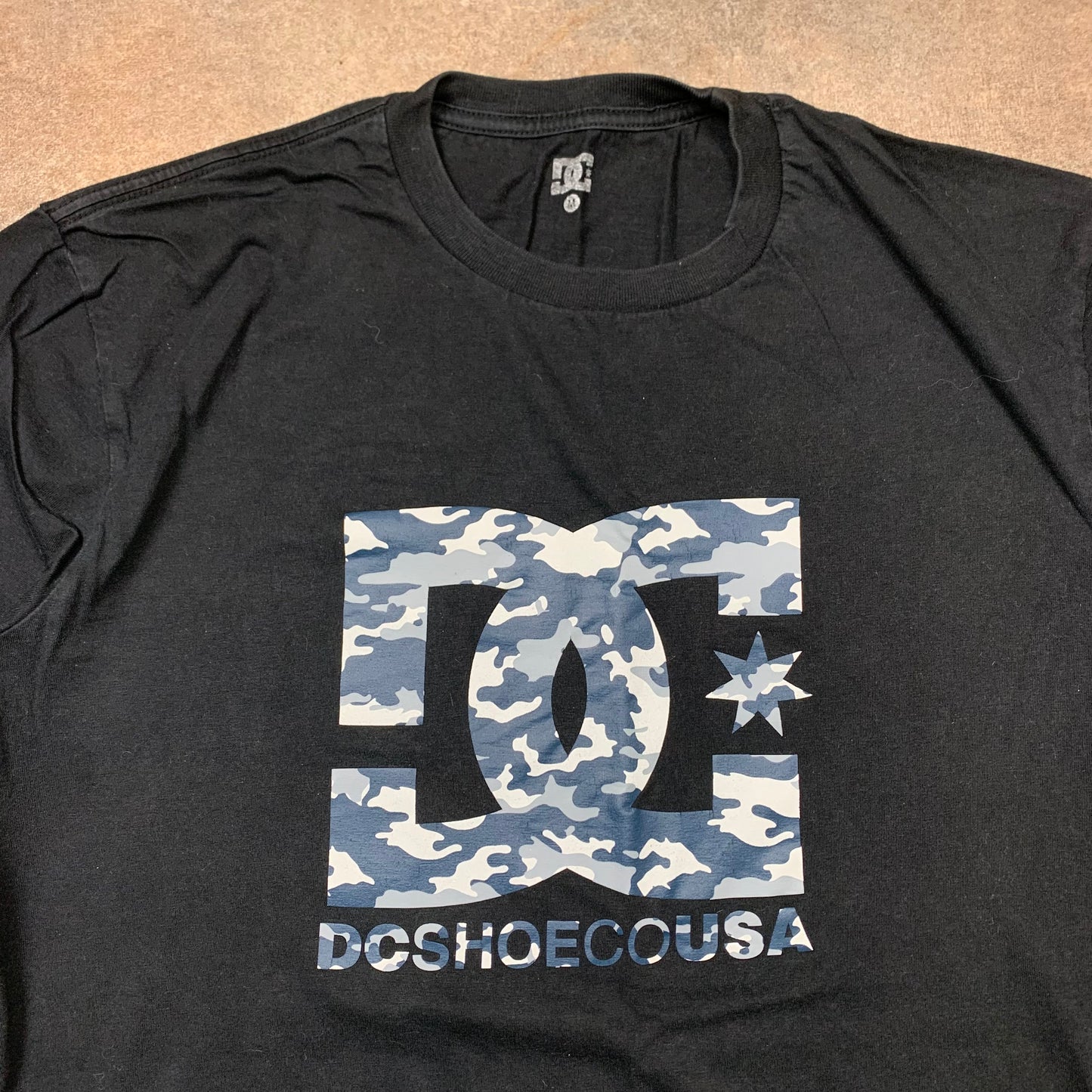 DC Shoes 00s camo graphic tee (M)