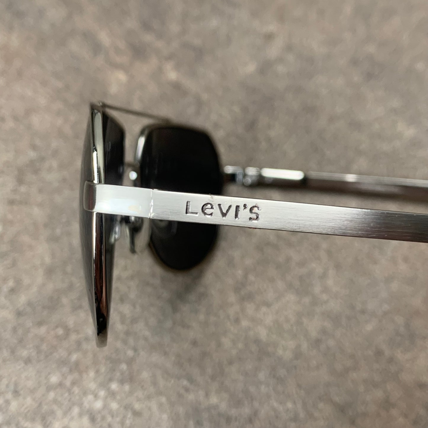 Levi’s aviator sunglasses