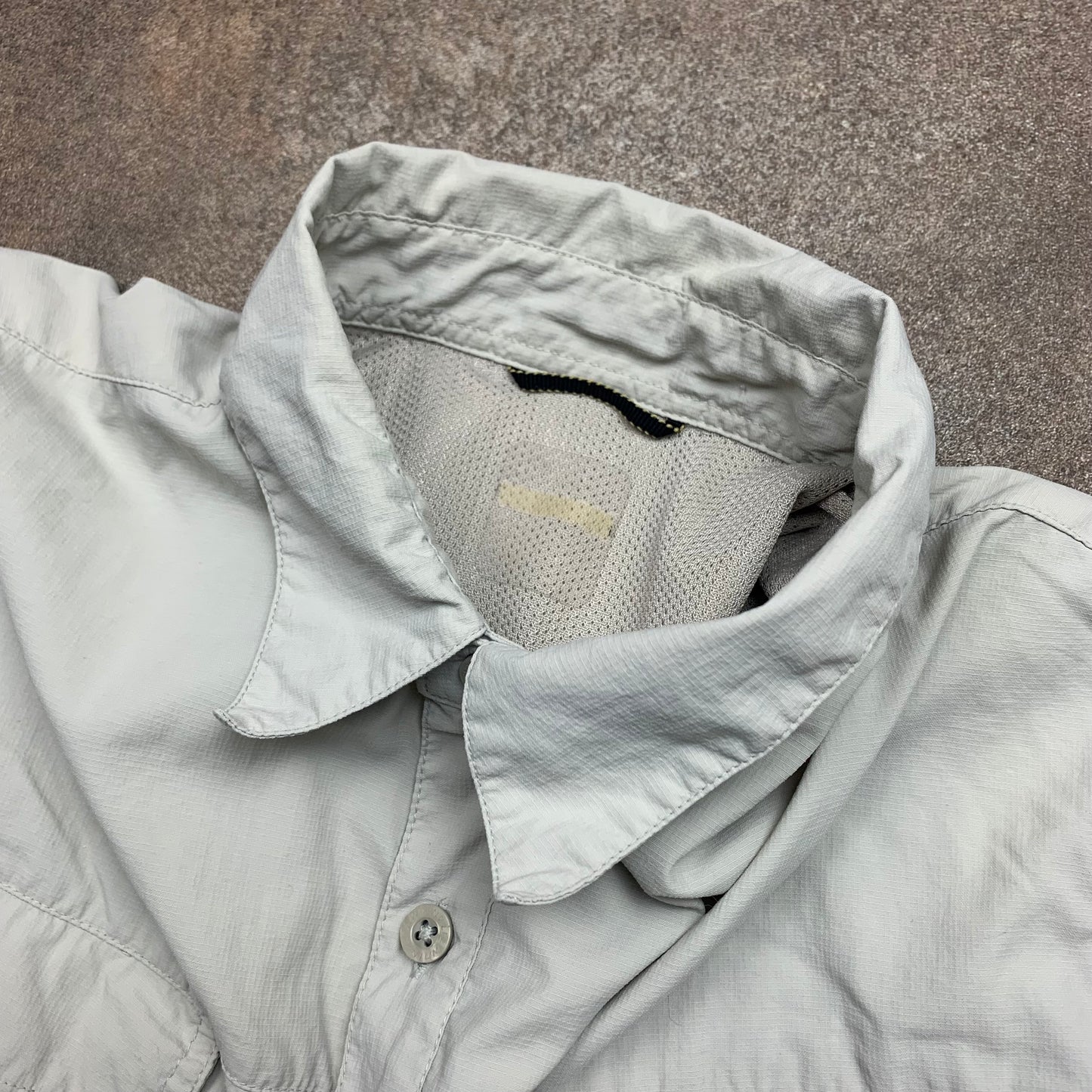 Columbia Titanium white cream utilised shirt