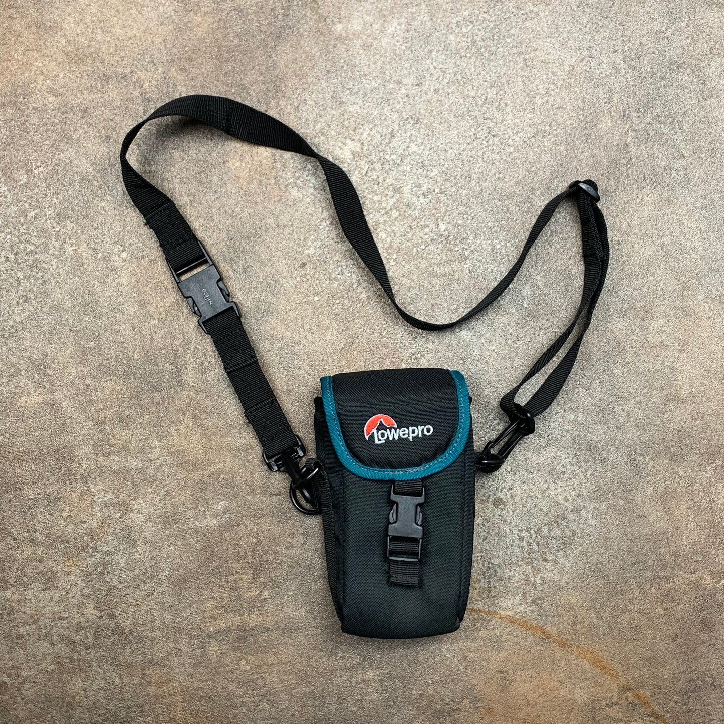 Lowepro 00s black graphic shoulder sling bag