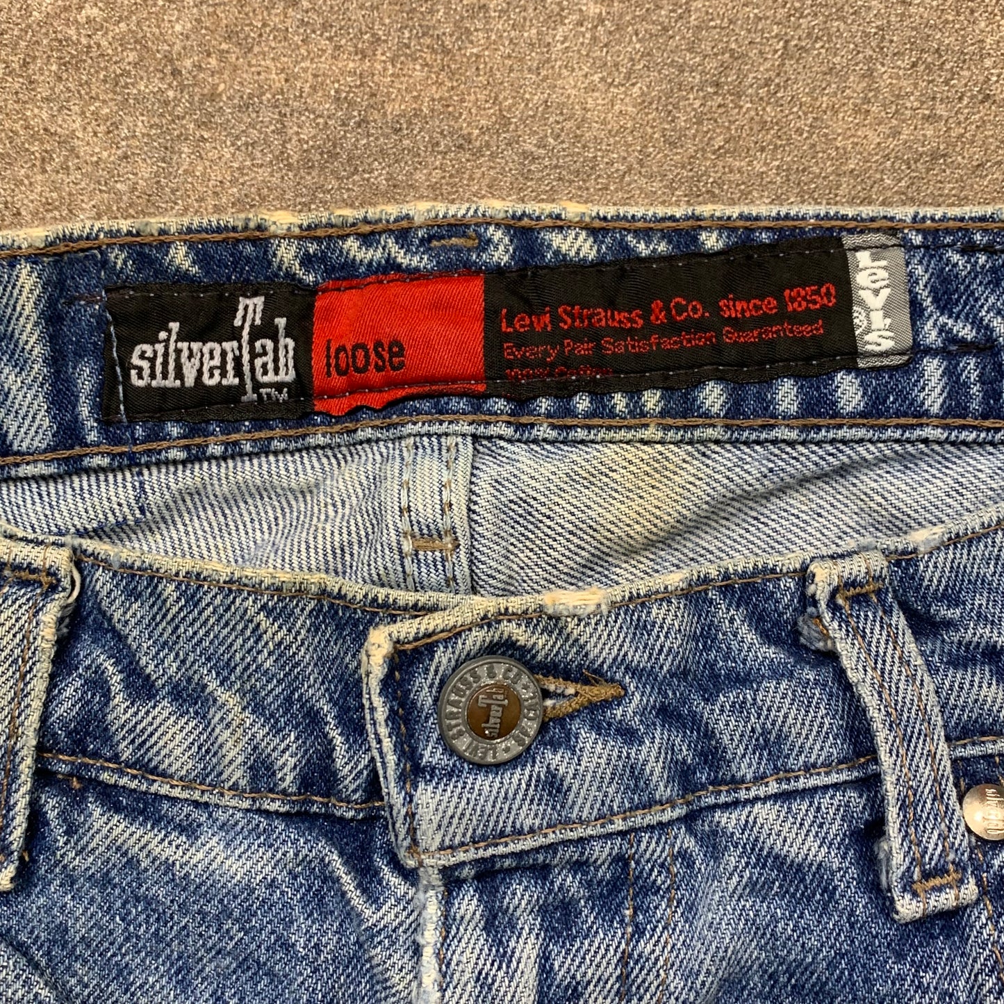 Levi's Silvertab 00s baggy faded jeans (34")