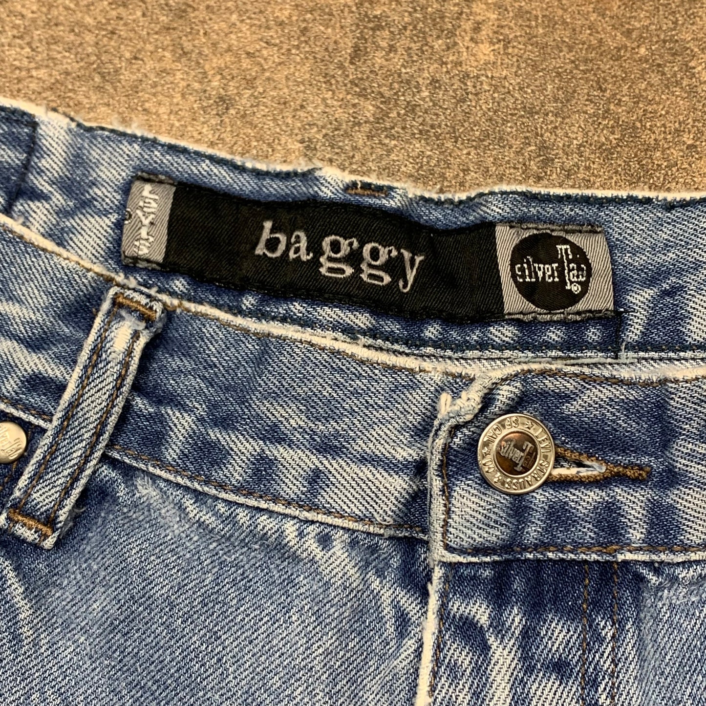 Levi's Silvertab 00s baggy pale jeans (36")
