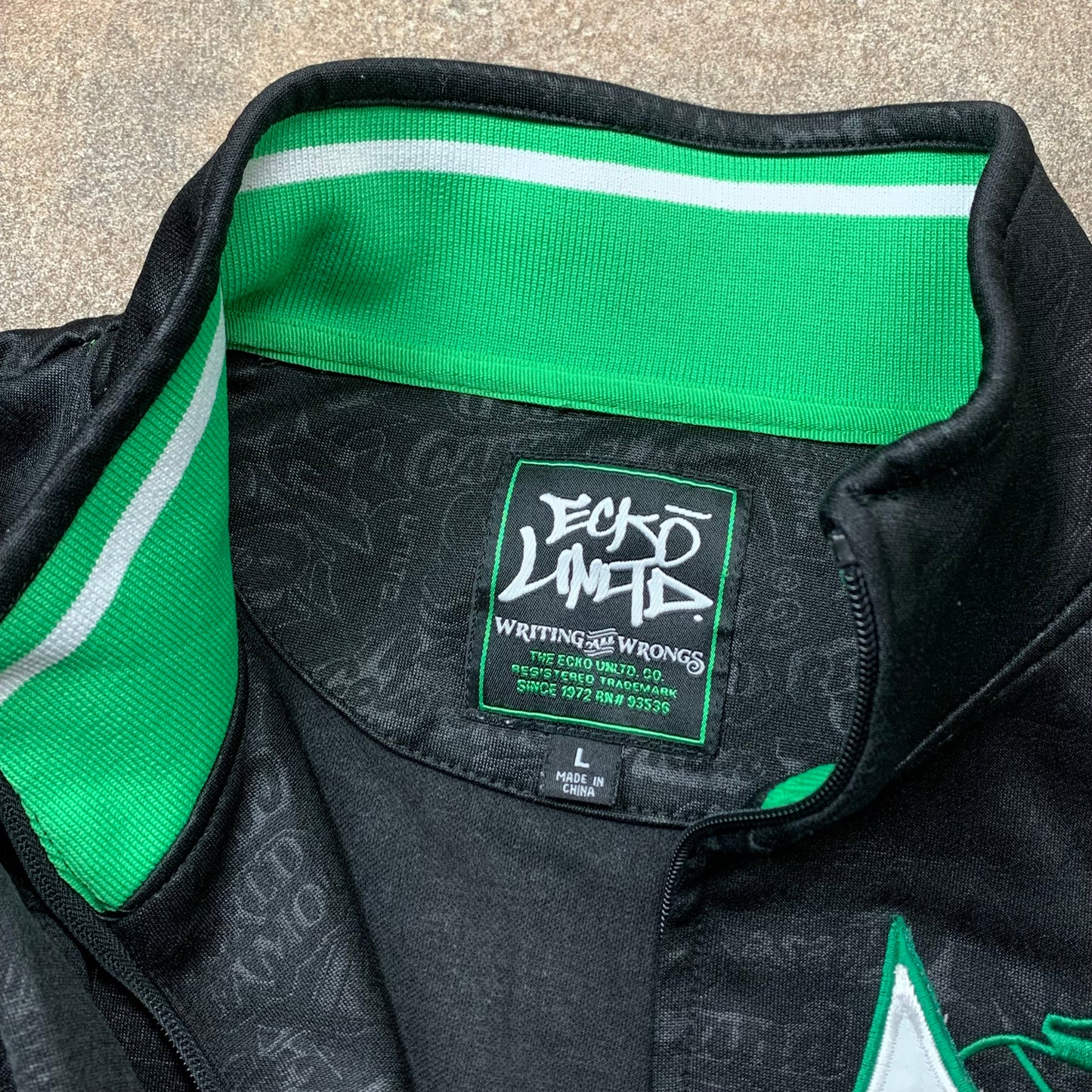 Ecko Unltd. 00s graphic broken zip jacket