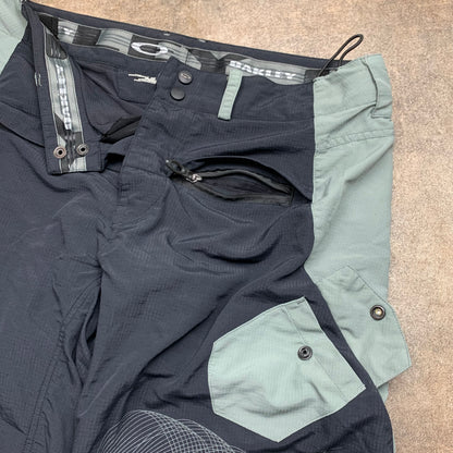 Oakley 00s baggy MTB graphic shorts (L)