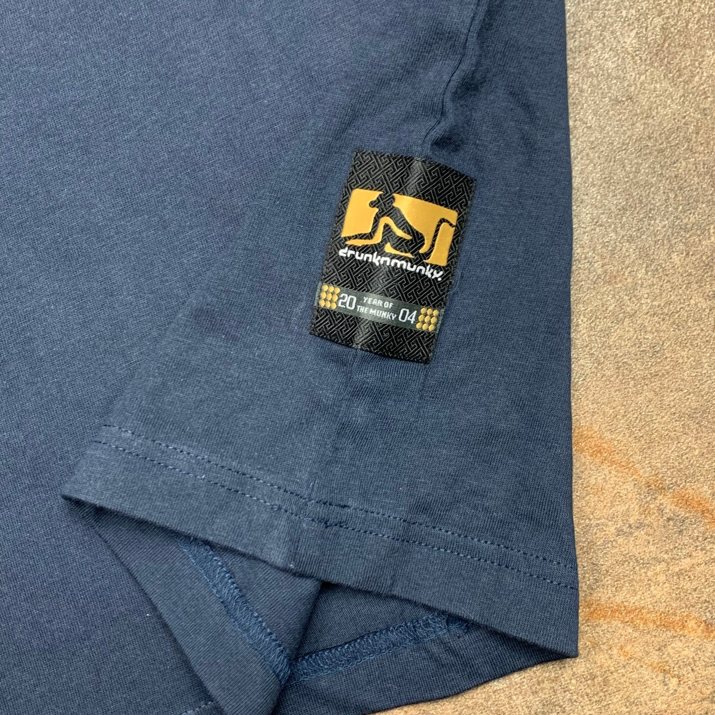 Drunknmunky 00s graphic navy tee (S)