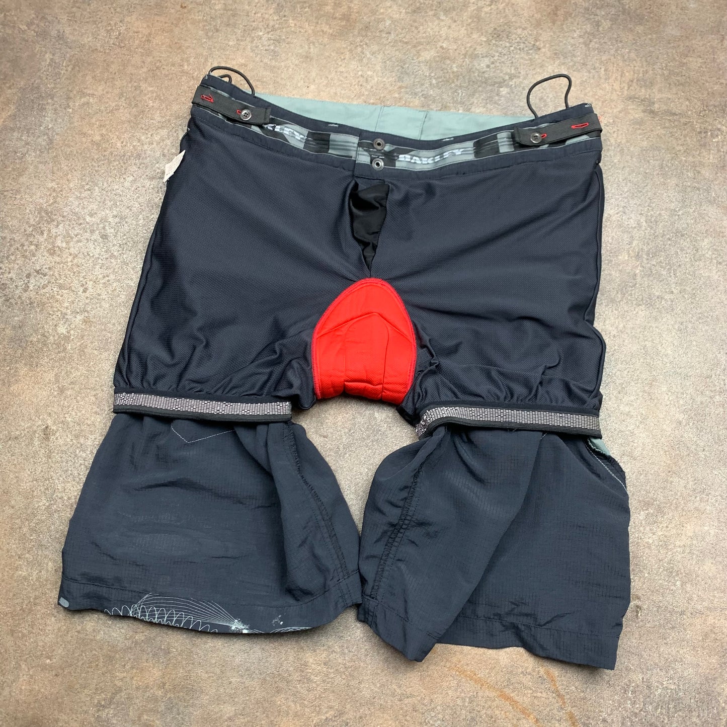 Oakley 00s baggy MTB graphic shorts (L)