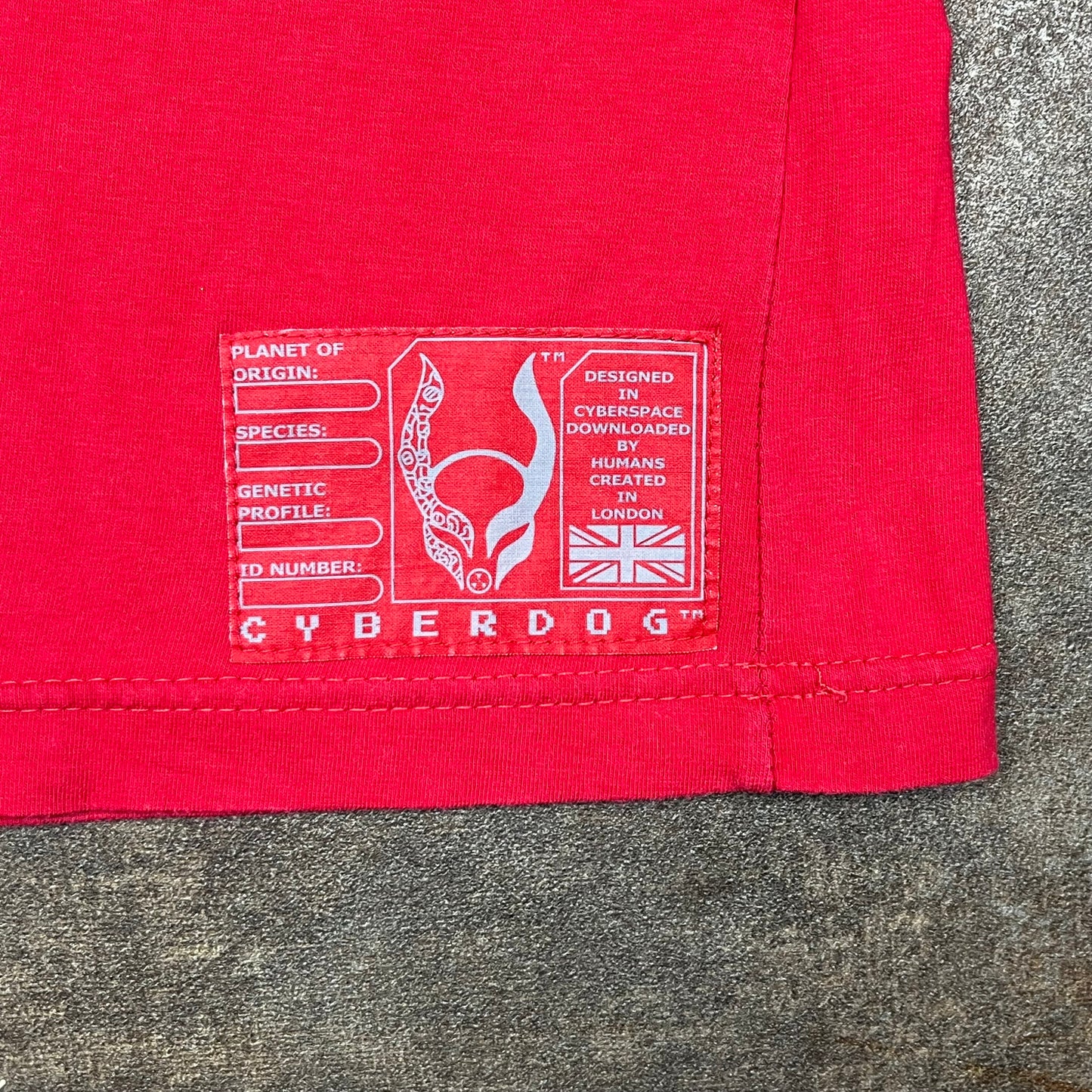Cyberdog 00s red graphic tee (S)
