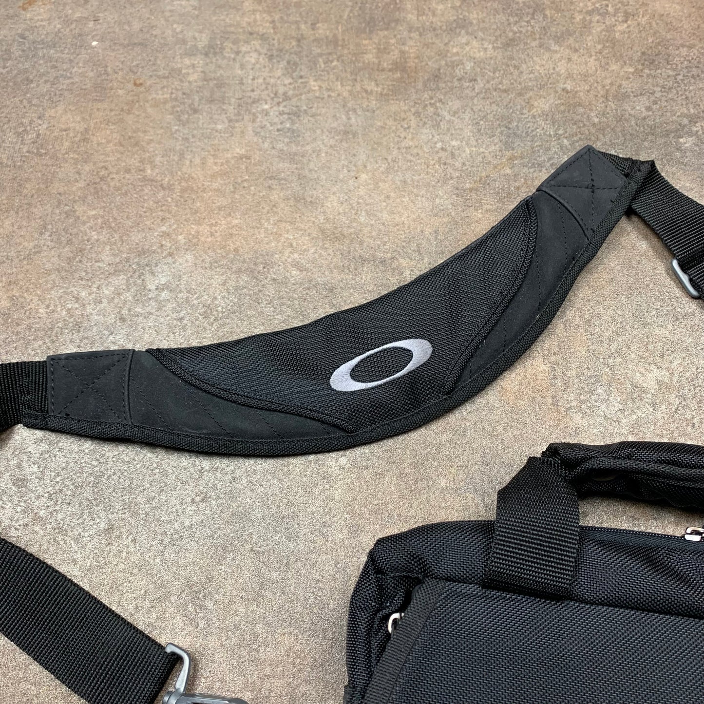 Oakley 00s technical laptop bag